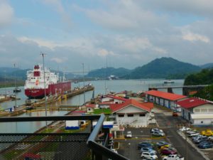 Blick auf Panama Kanal_ Miraflores Schleuse