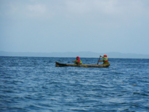 San Blas Tour Kuna Frauen im Kanu