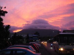 Sonnenuntergang La Fortuna Familienreise Costa Rica